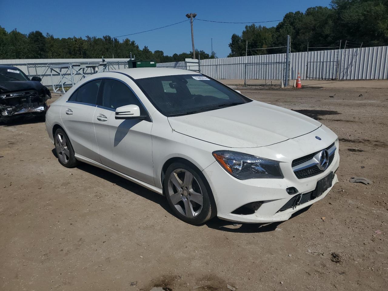 VIN WDDSJ4GB5FN172563 2015 MERCEDES-BENZ CLA-CLASS no.4