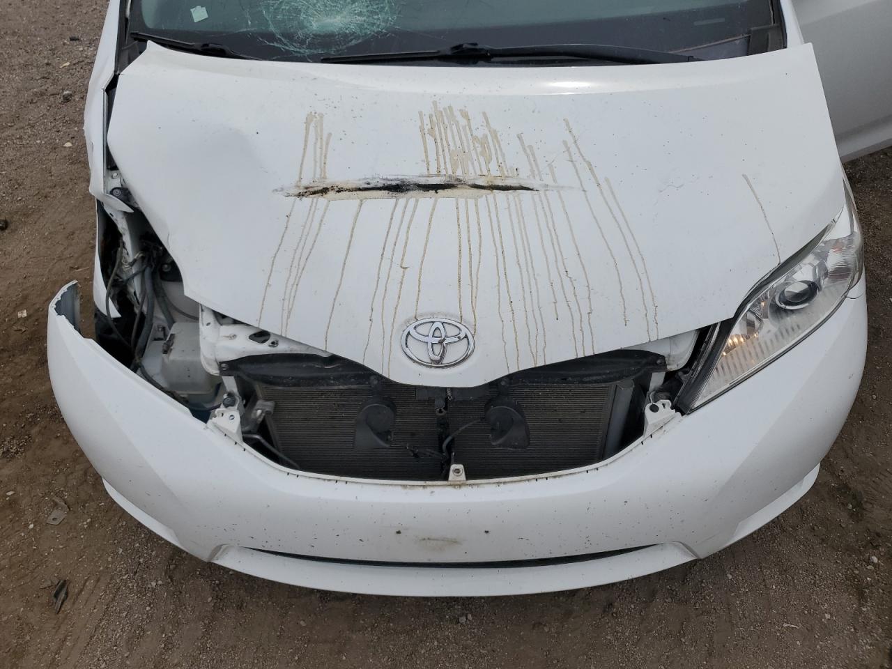 2016 Toyota Sienna - Image 12