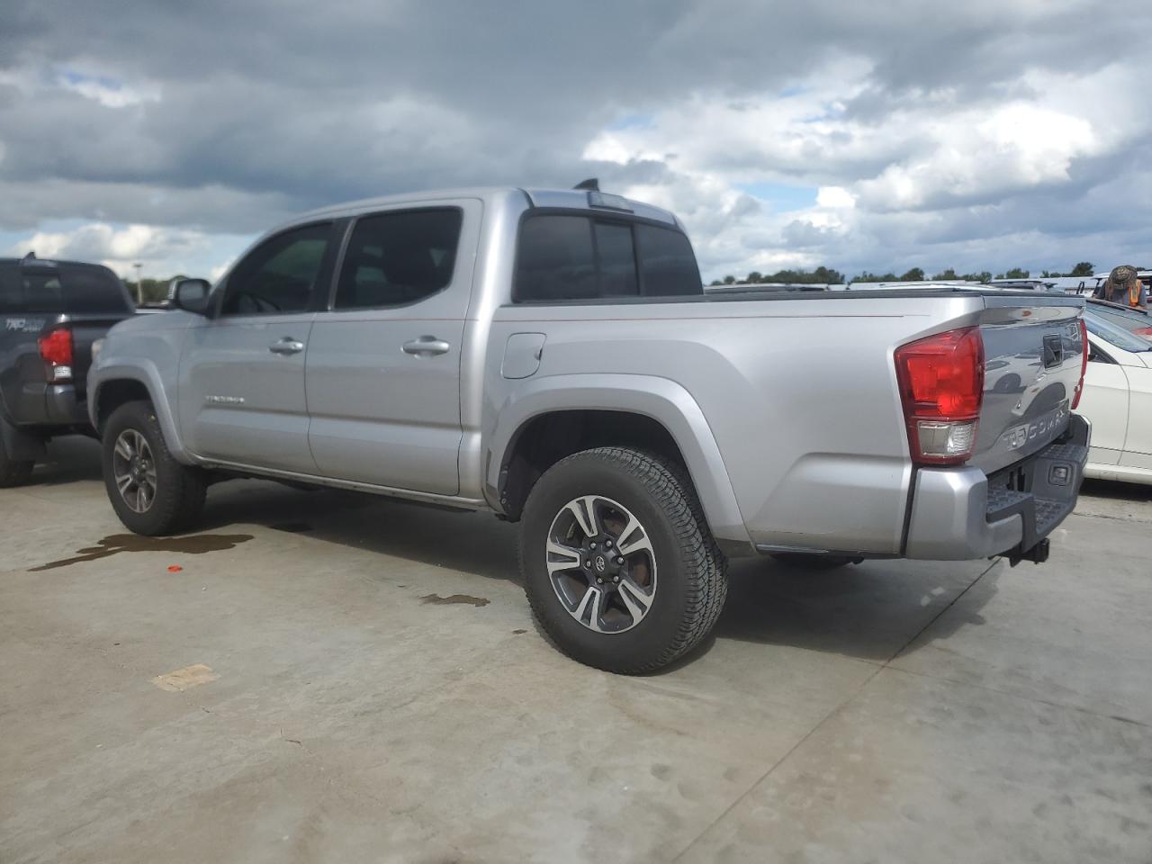 2016 Toyota Tacoma - Image 2