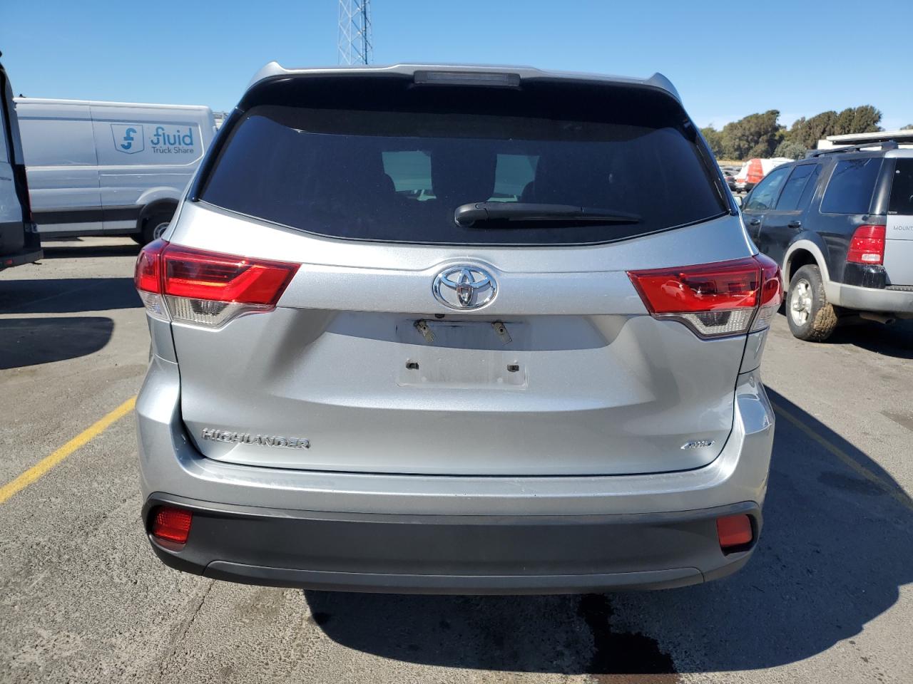 2018 Toyota Highlander Le VIN: 5TDBZRFH4JS847375 Lot: 76006424