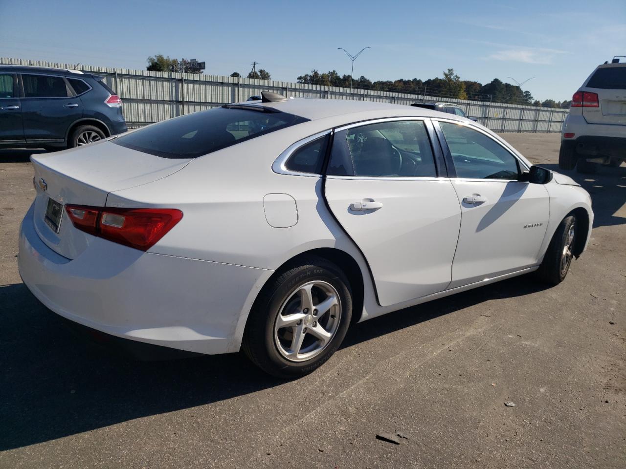2018 Chevrolet Malibu - Image 3