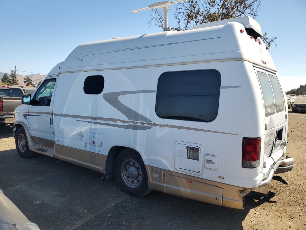 2004 Ford Econoline - Image 3