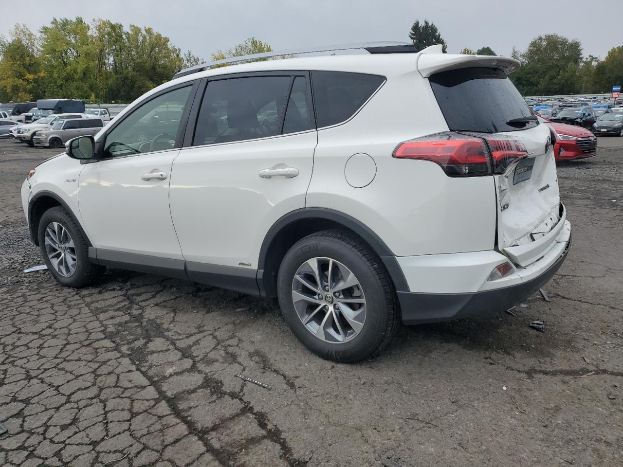 2018 Toyota RAV 4 - Image 2