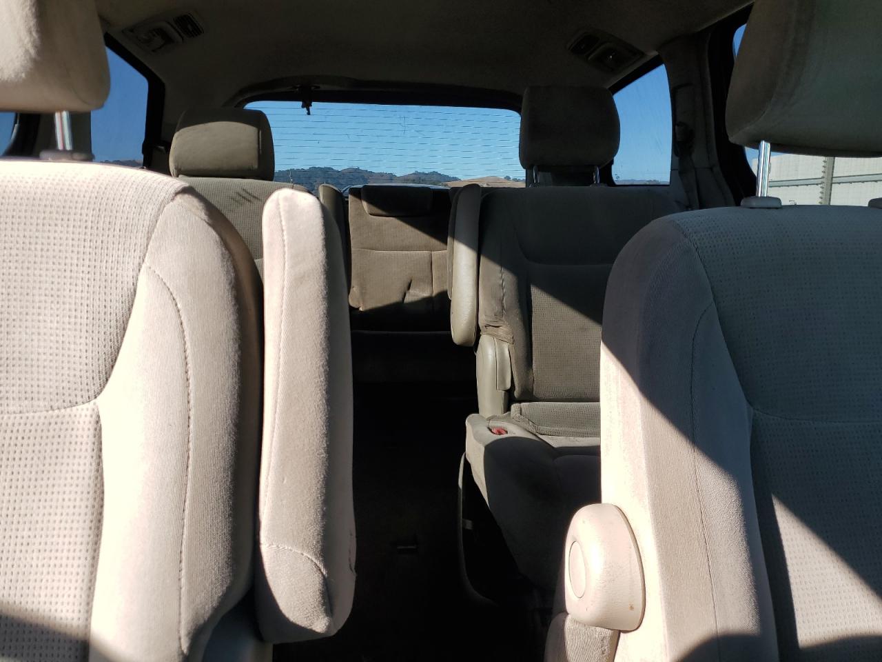 2004 Toyota Sienna - Image 10