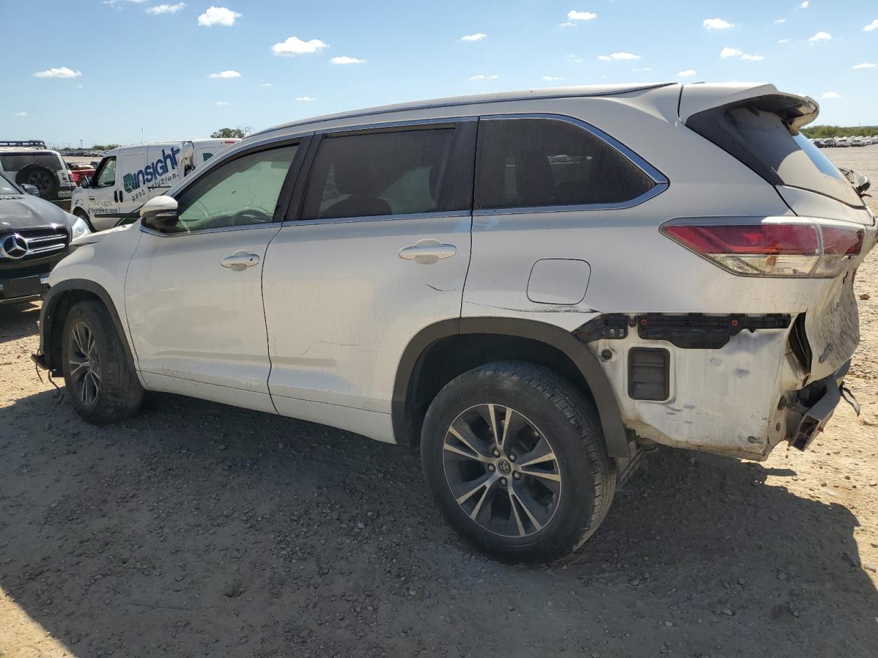 VIN 5TDKKRFH0GS136009 2016 TOYOTA HIGHLANDER no.2