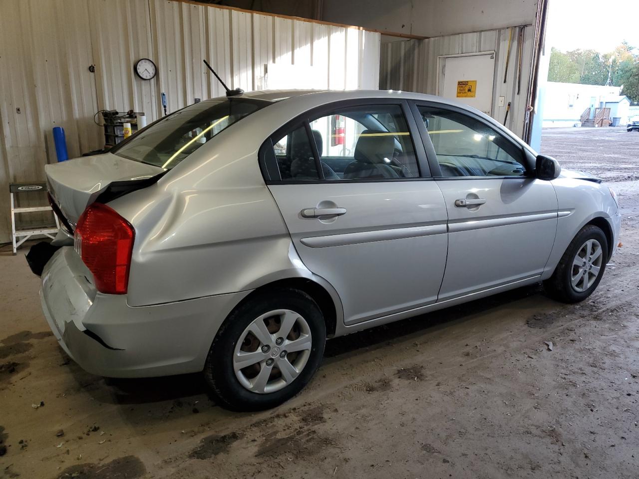 2011 Hyundai Accent - Image 3