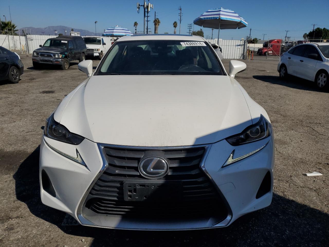 2017 Lexus IS - Image 5