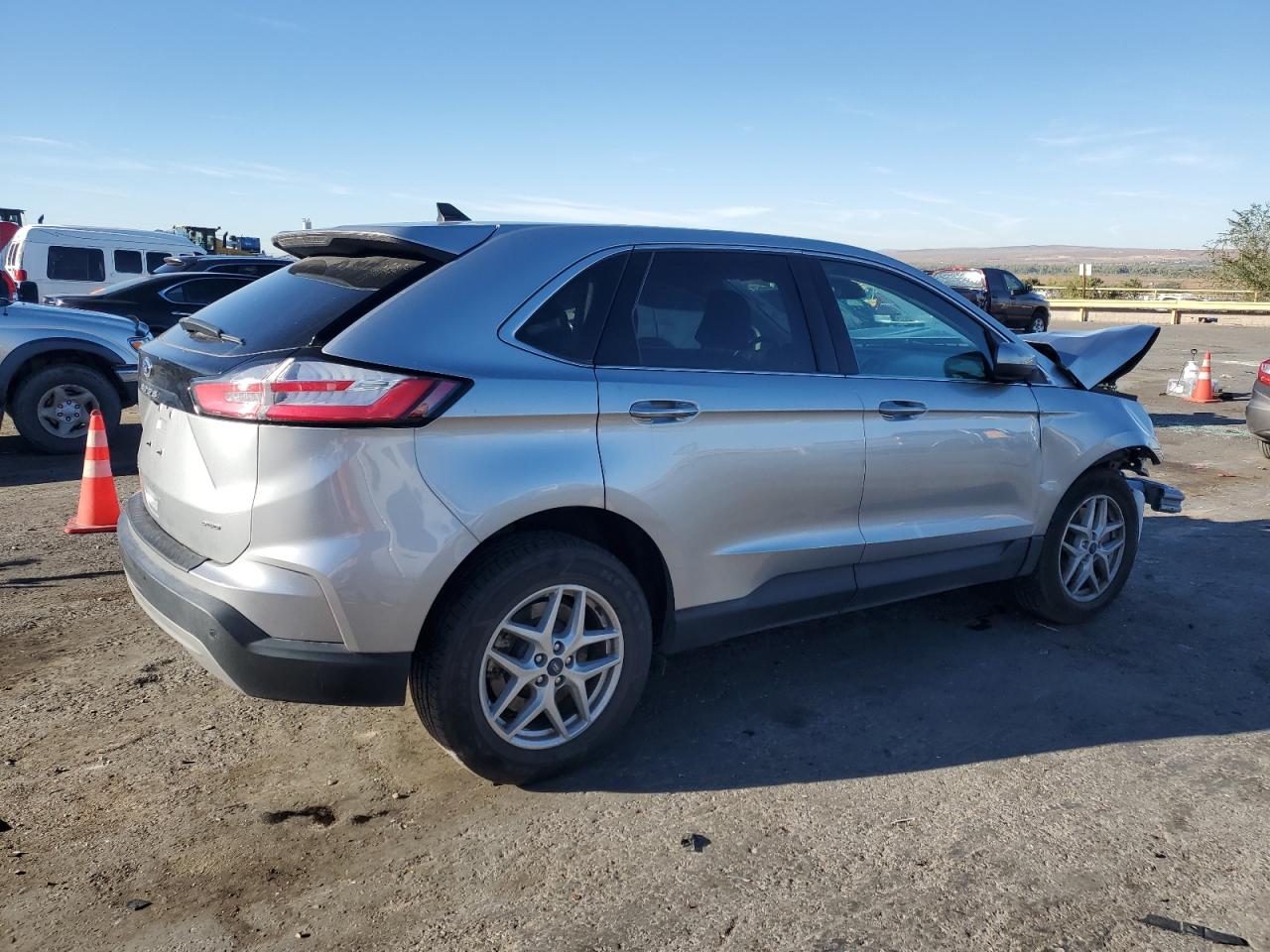 2022 Ford Edge - Image 3