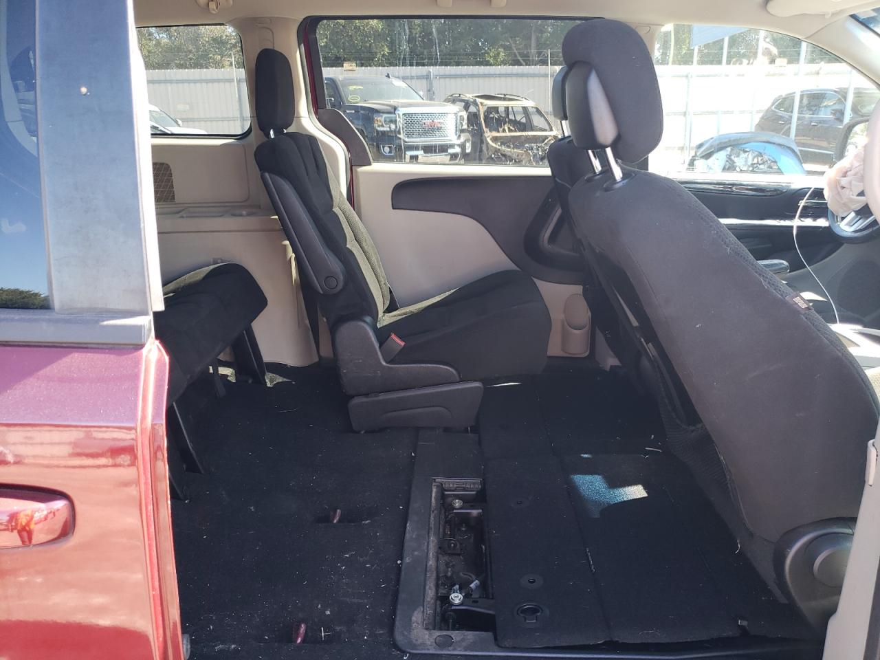 2016 Dodge Caravan - Image 11