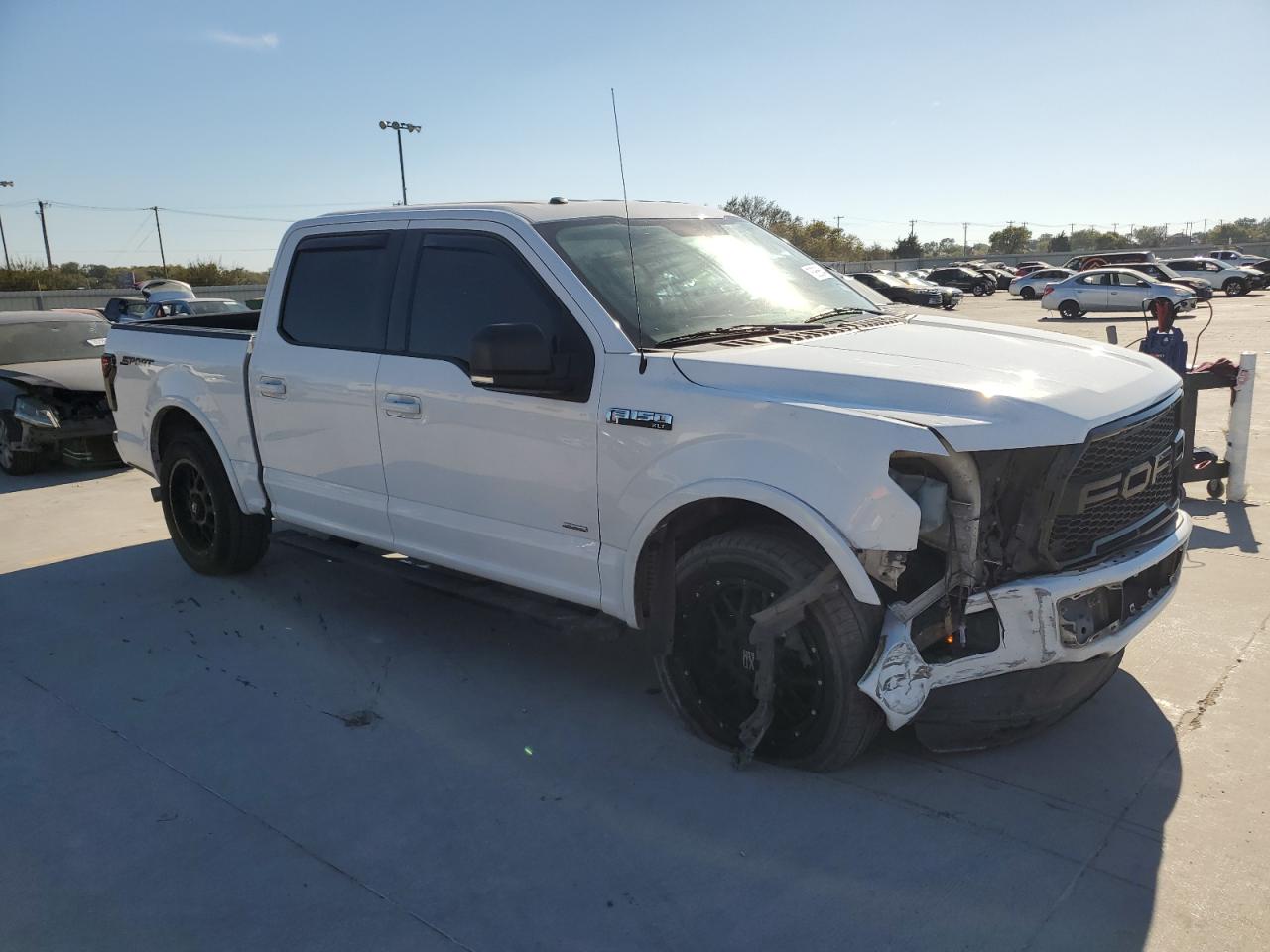 VIN 1FTEW1CG8GKE41425 2016 FORD F-150 no.4