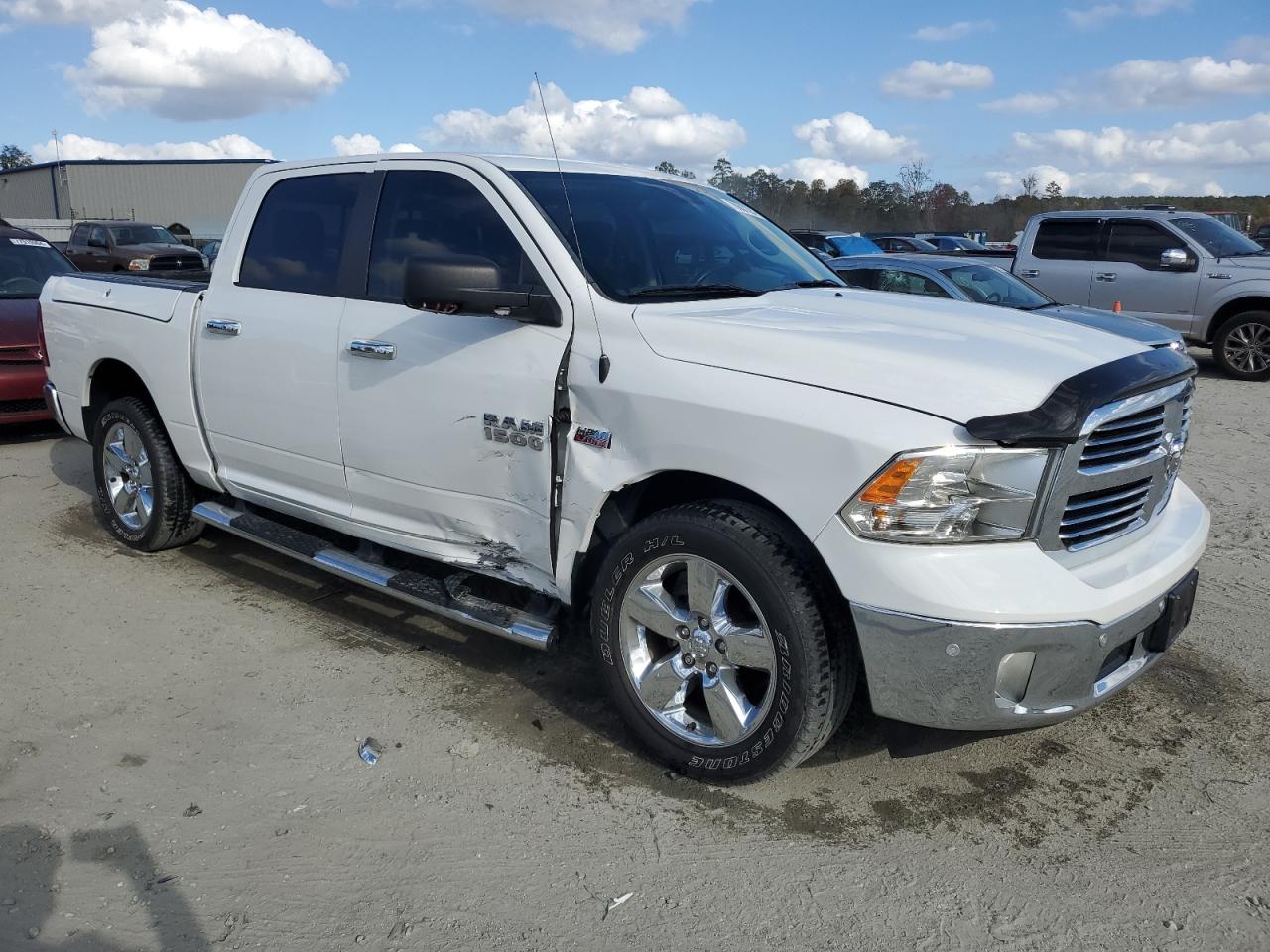 2016 RAM 1500 - Image 4