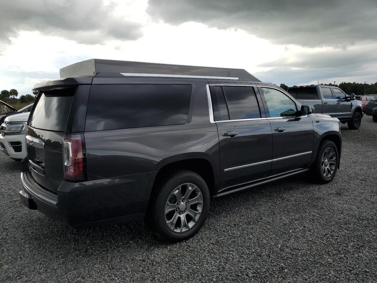 2017 GMC Yukon - Image 3
