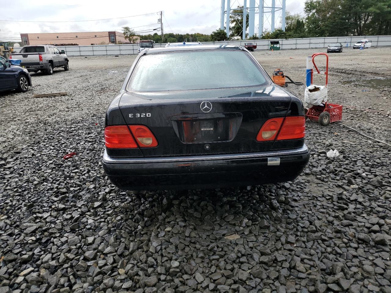 WDBJF65H4XA883351 1999 Mercedes-Benz E 320