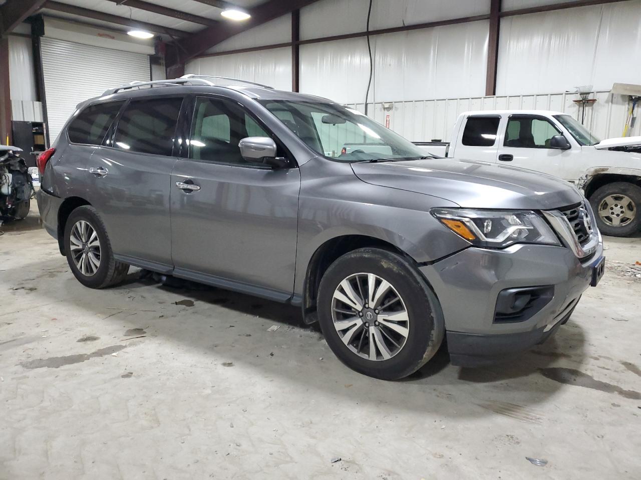 2017 Nissan Pathfinder - Image 4