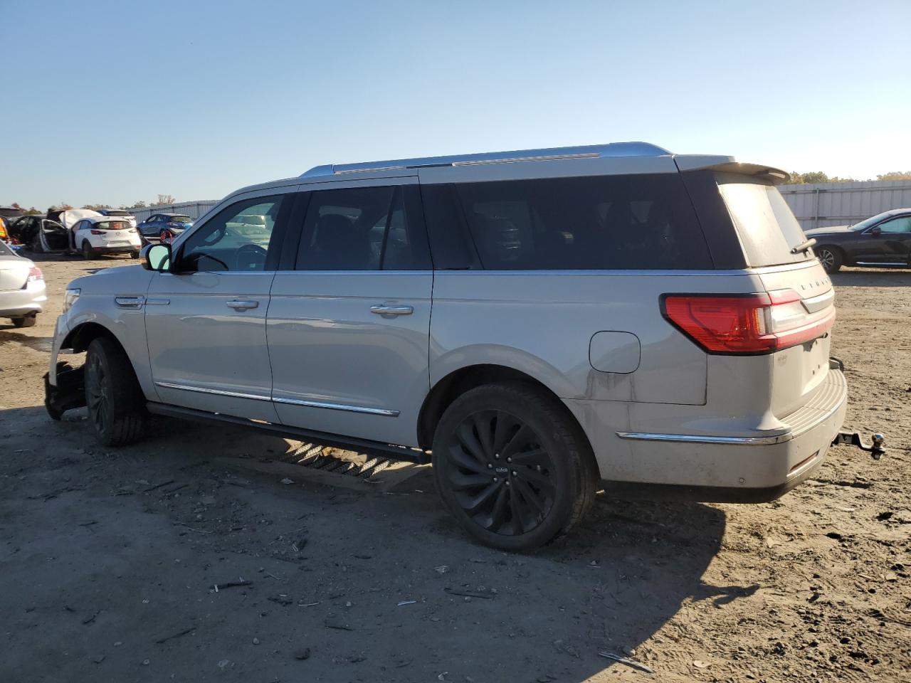 2020 Lincoln Navigator - Image 2