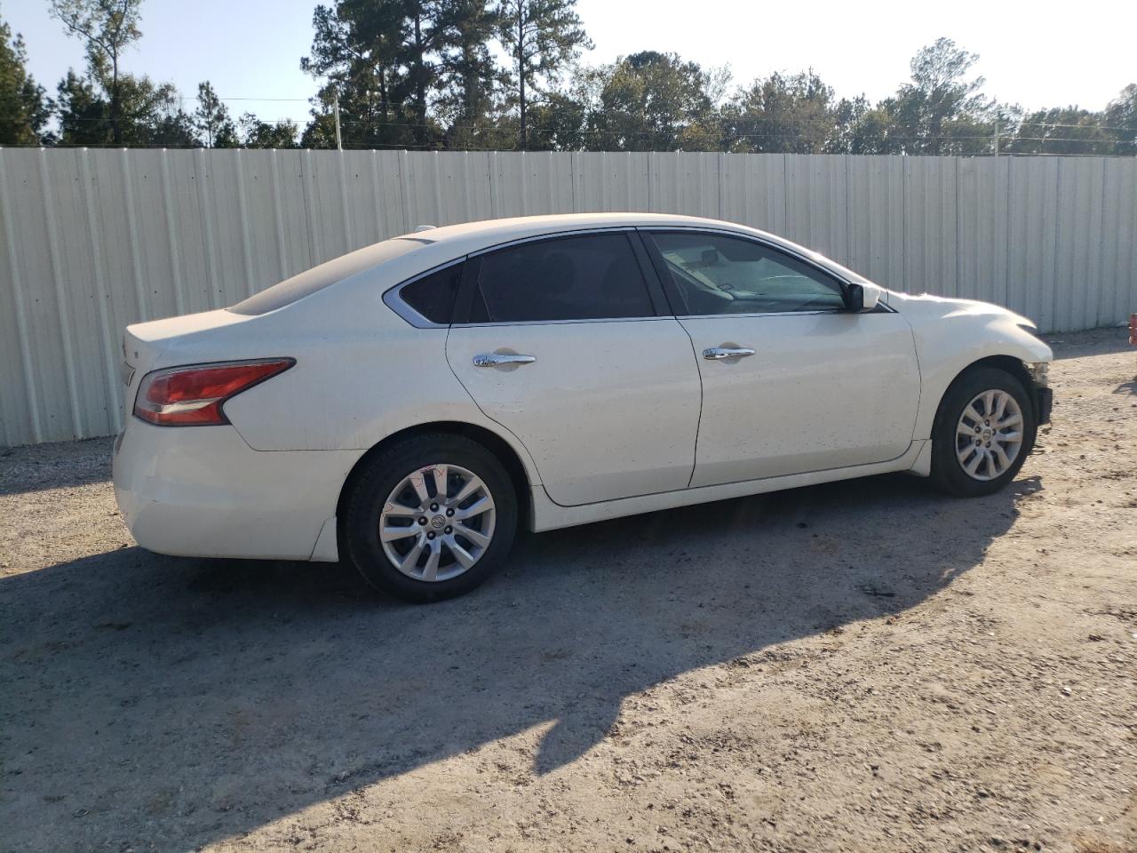 2015 Nissan Altima - Image 3