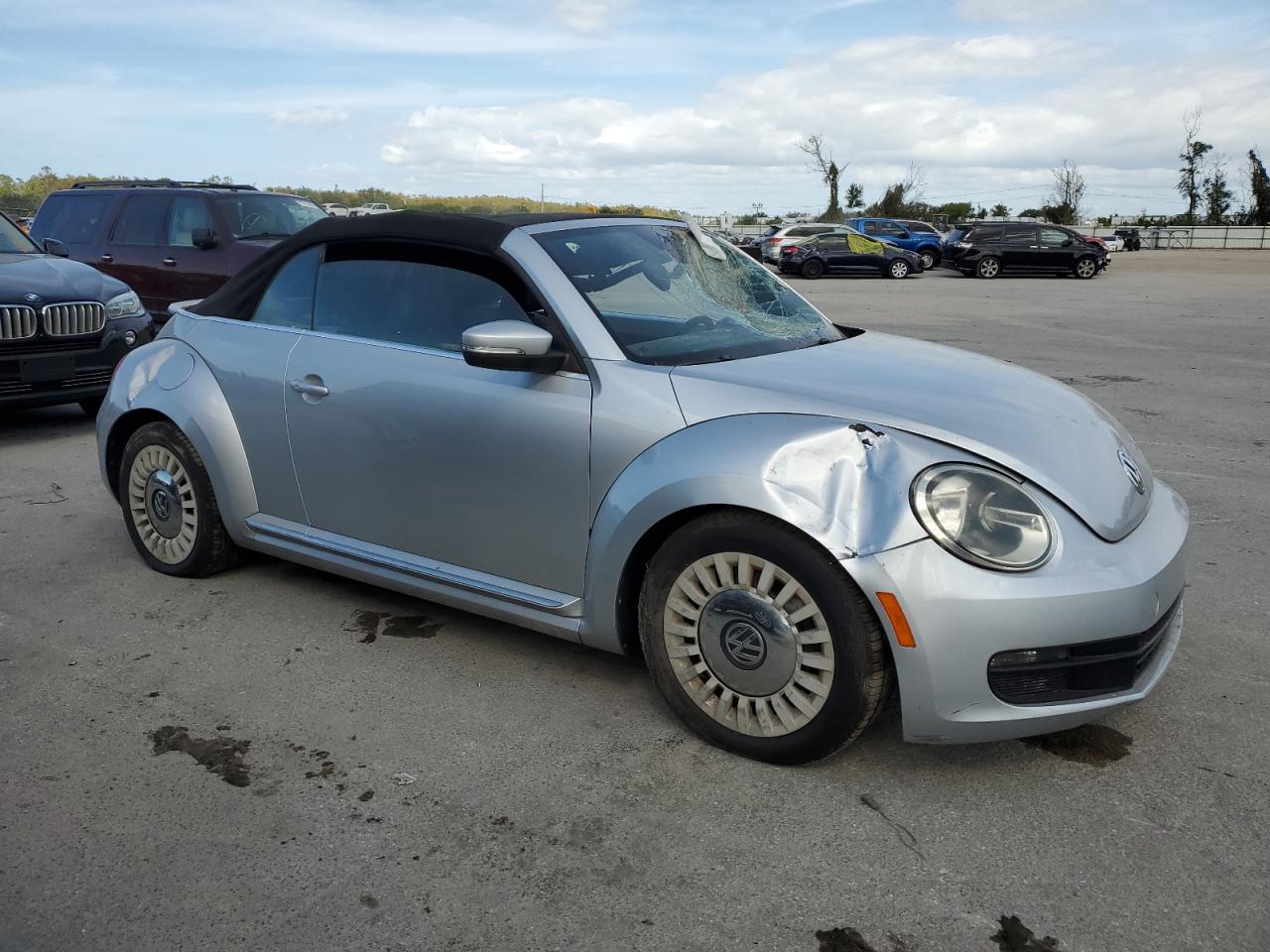 2014 Volkswagen Beetle - Image 4