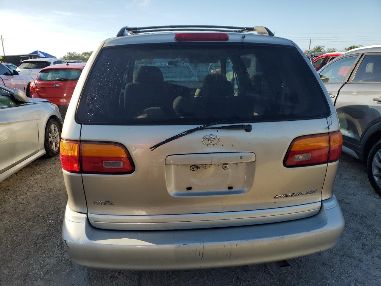 2000 Toyota Sienna Le VIN: 4T3ZF13C8YU177856 Lot: 74171654