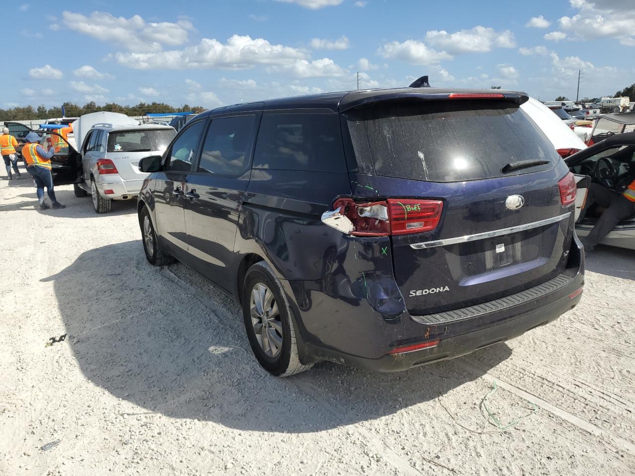 2019 Kia Sedona - Image 2