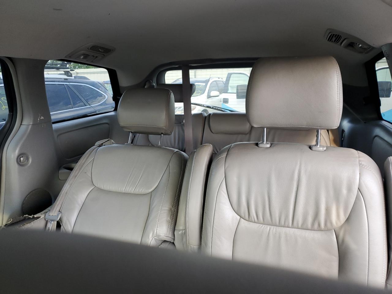 2007 Toyota Sienna - Image 10