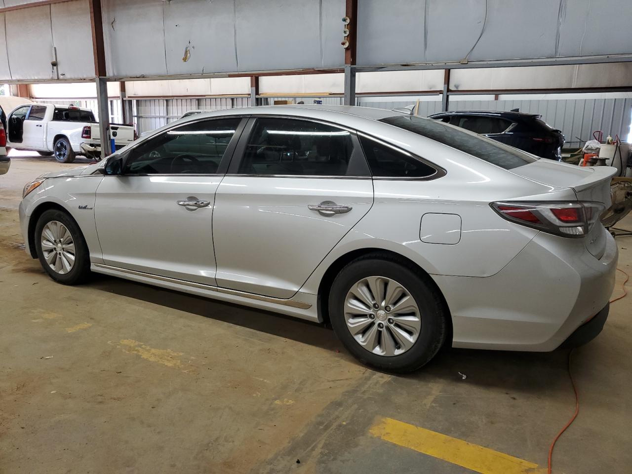 KMHE24L16GA015534 2016 HYUNDAI SONATA - Image 2