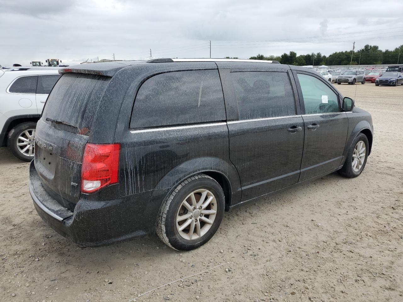 2018 Dodge Caravan - Image 3