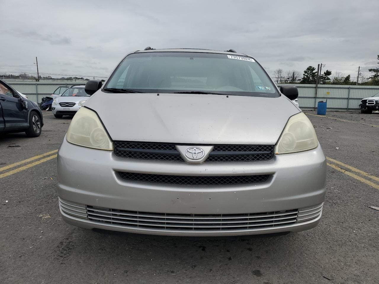 2004 Toyota Sienna - Image 5