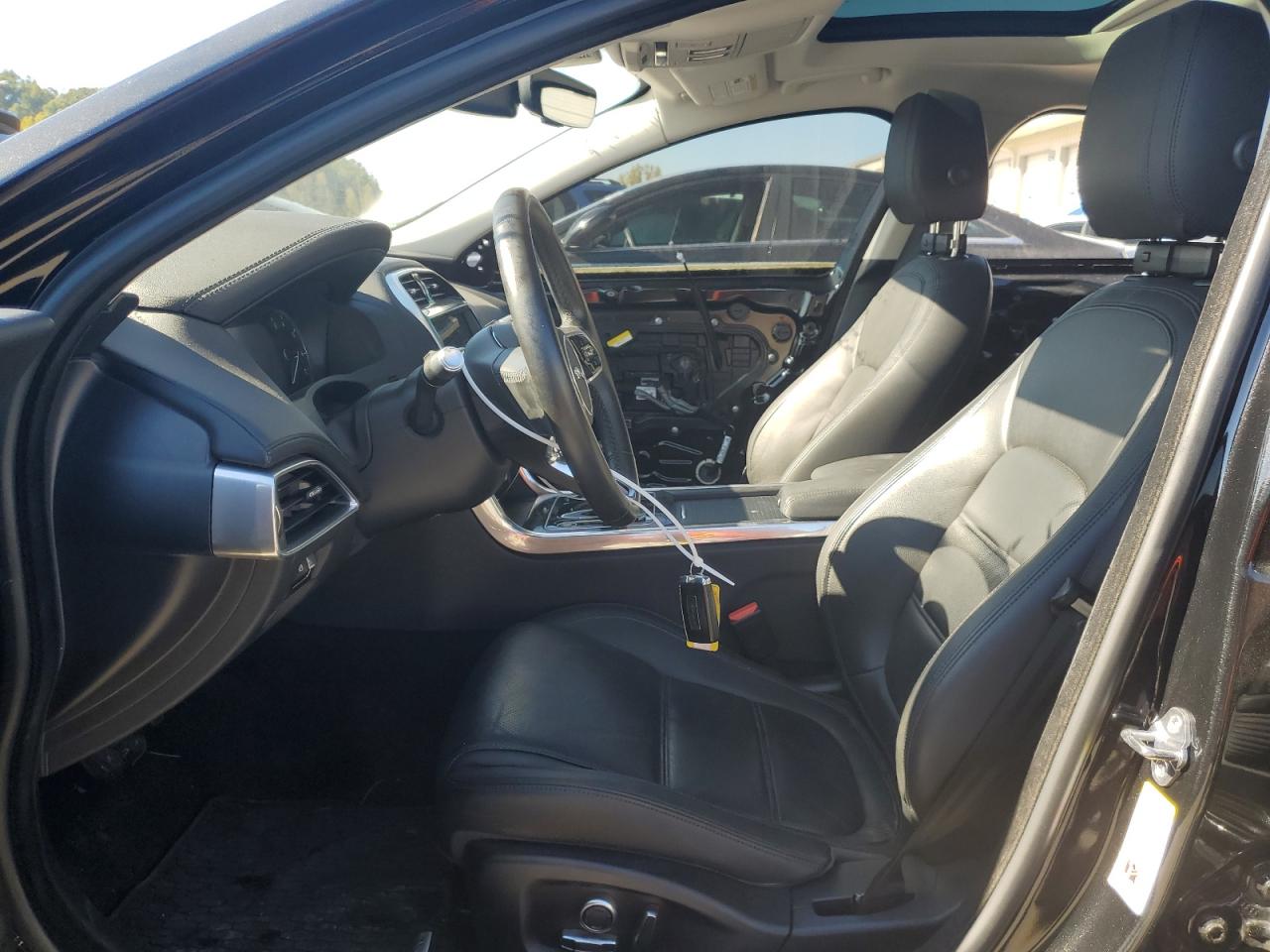 2020 Jaguar XE - Image 7