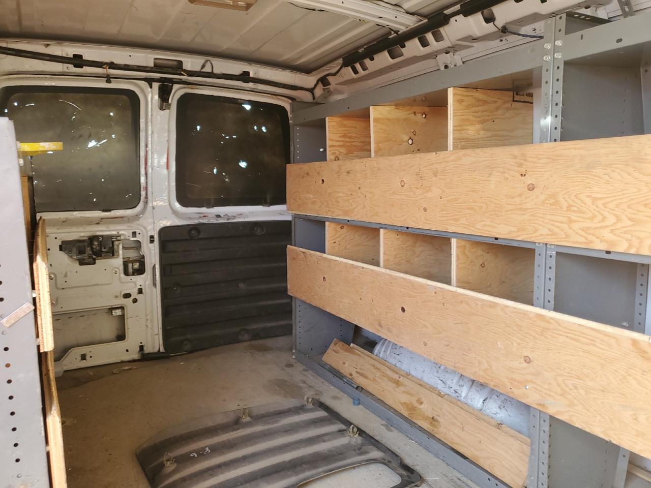 2008 Chevrolet Express - Image 10