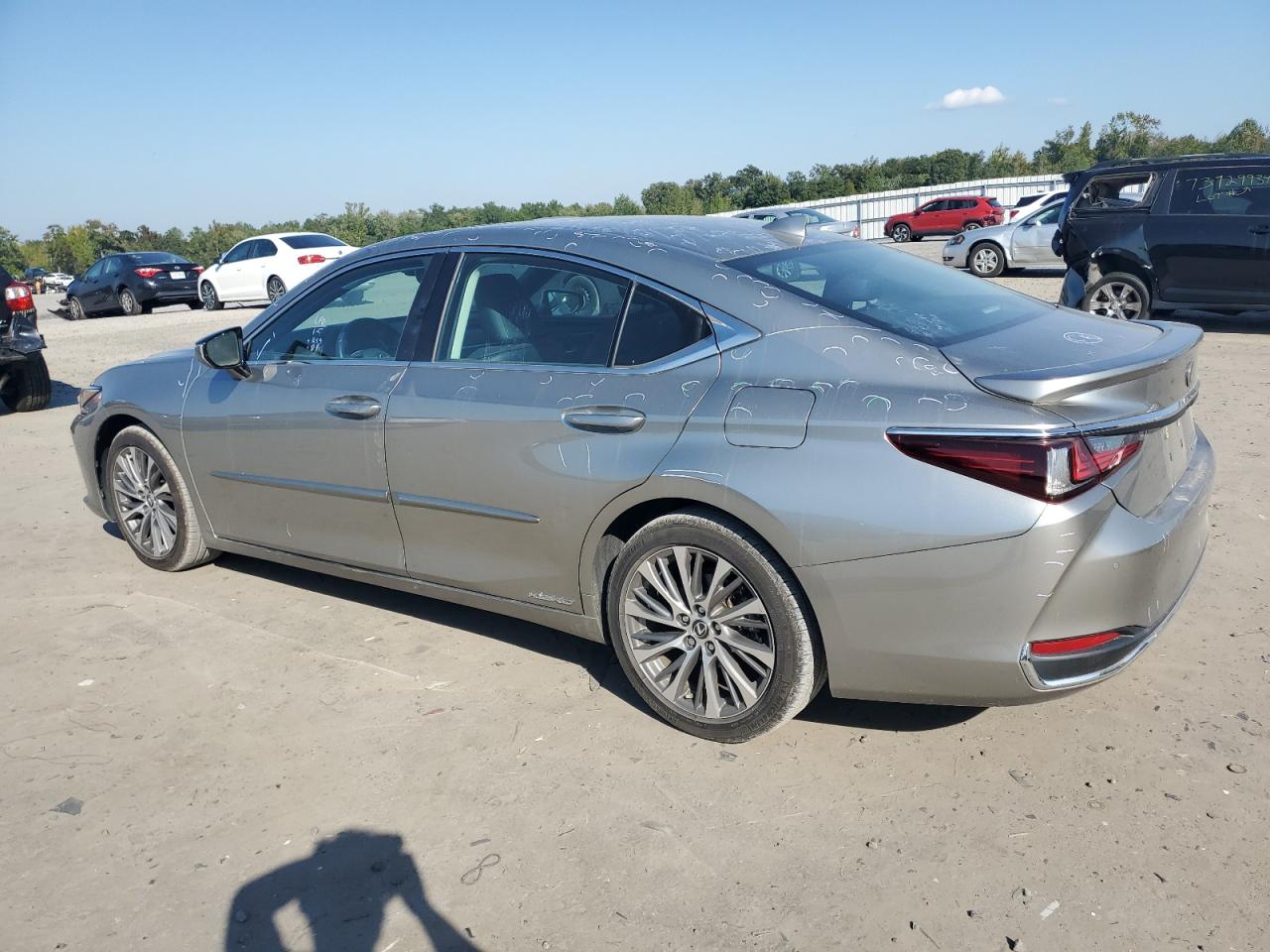 58ADA1C11MU008863 2021 LEXUS ES - Image 2