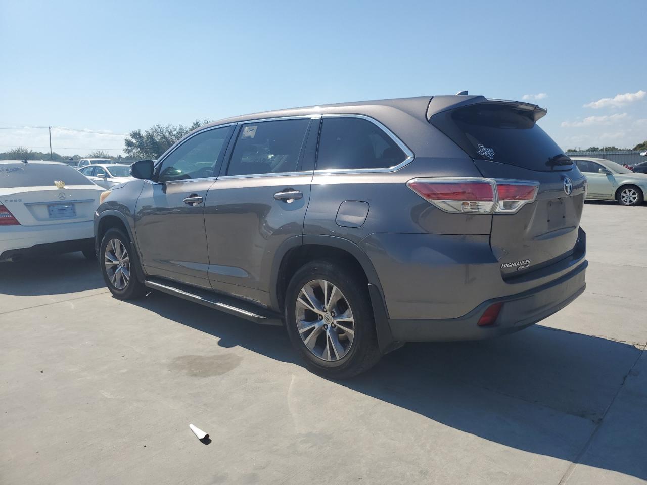 5TDZKRFH7ES027638 2014 Toyota Highlander Le