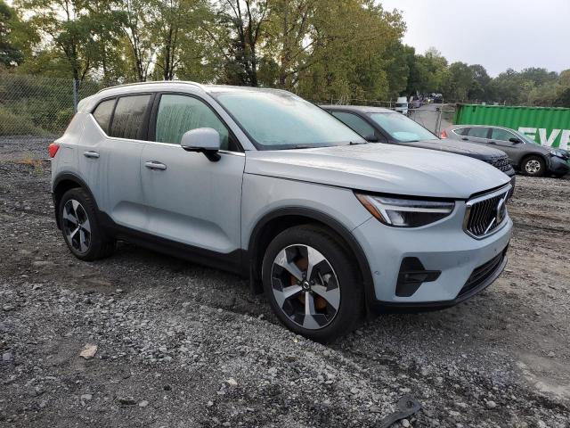  VOLVO XC40 PLUS 2024 Серебристый