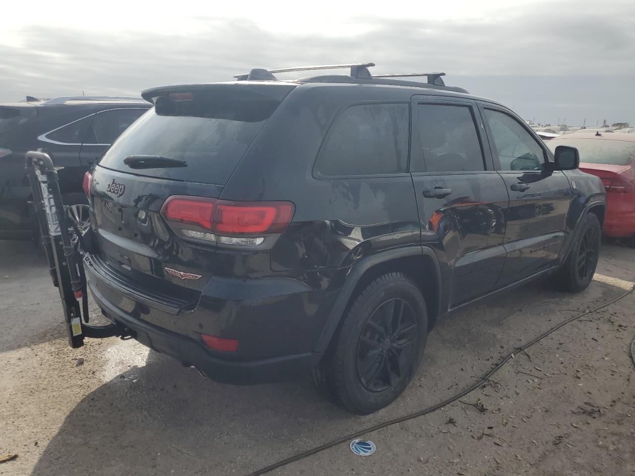 2017 Jeep Grand Cherokee - Image 3