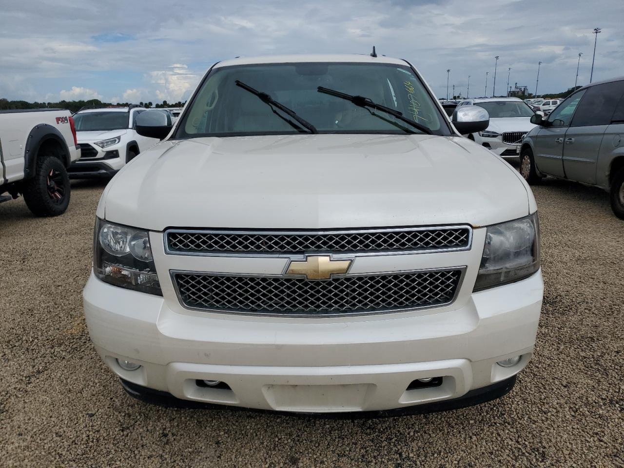 2011 Chevrolet Suburban - Image 5