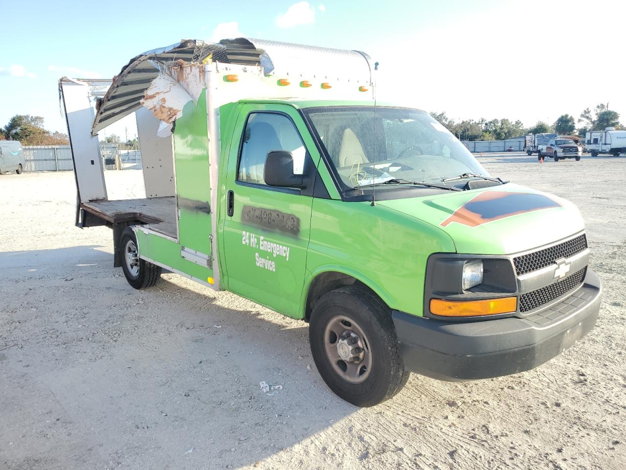 2010 Chevrolet Express - Image 4