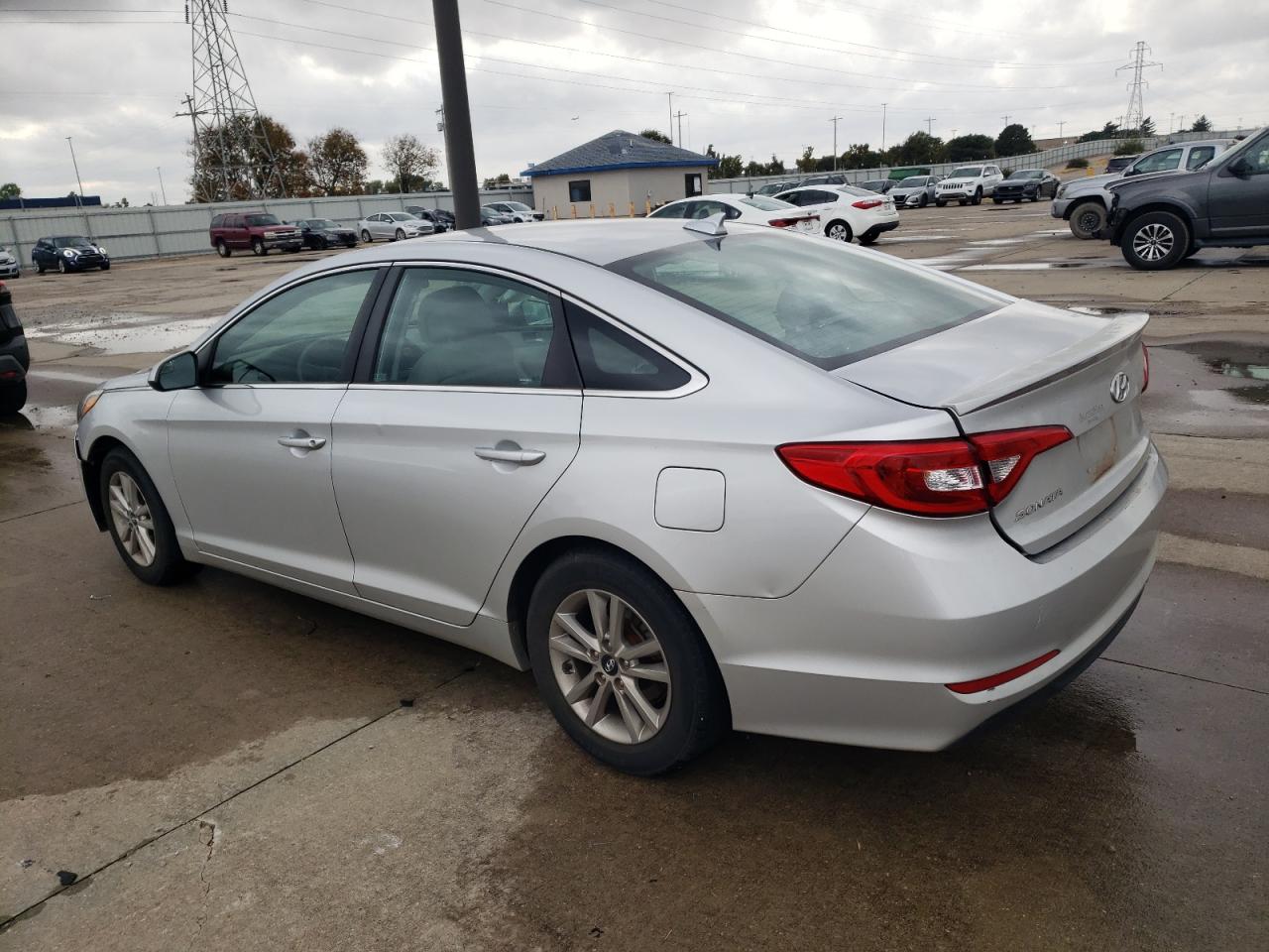 5NPE24AF1HH572171 2017 HYUNDAI SONATA - Image 2