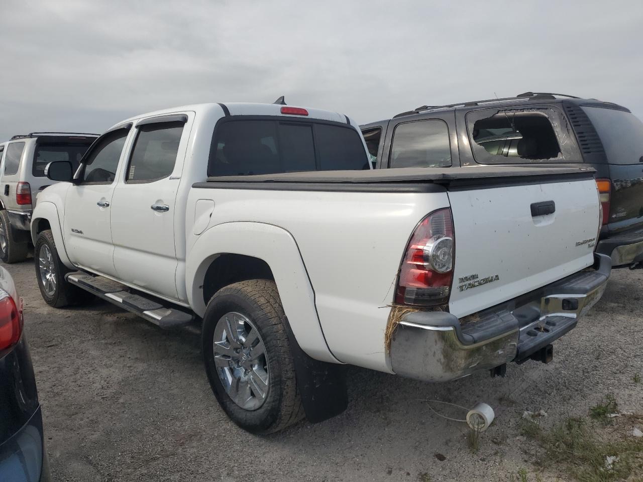 2014 Toyota Tacoma - Image 2