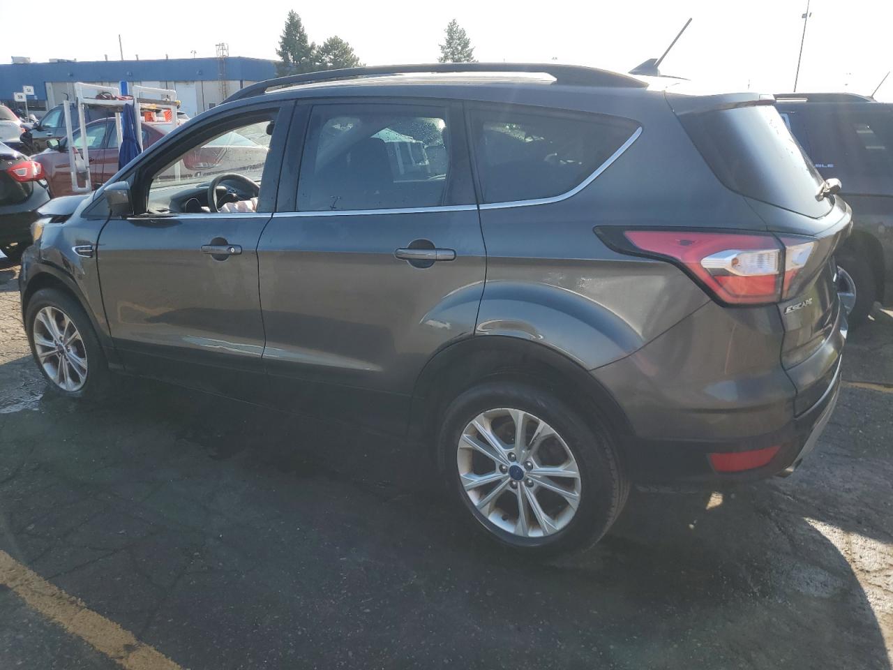 1FMCU0GD8JUB09760 2018 FORD ESCAPE - Image 2
