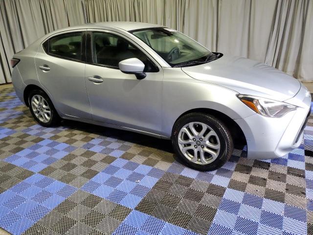  TOYOTA YARIS 2018 Сріблястий