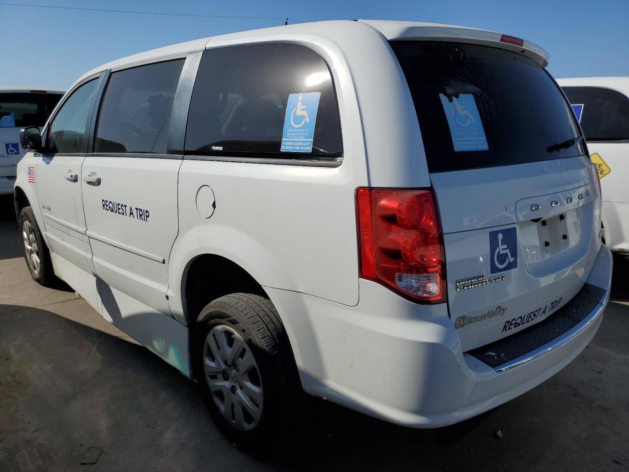 2017 Dodge Caravan - Image 2