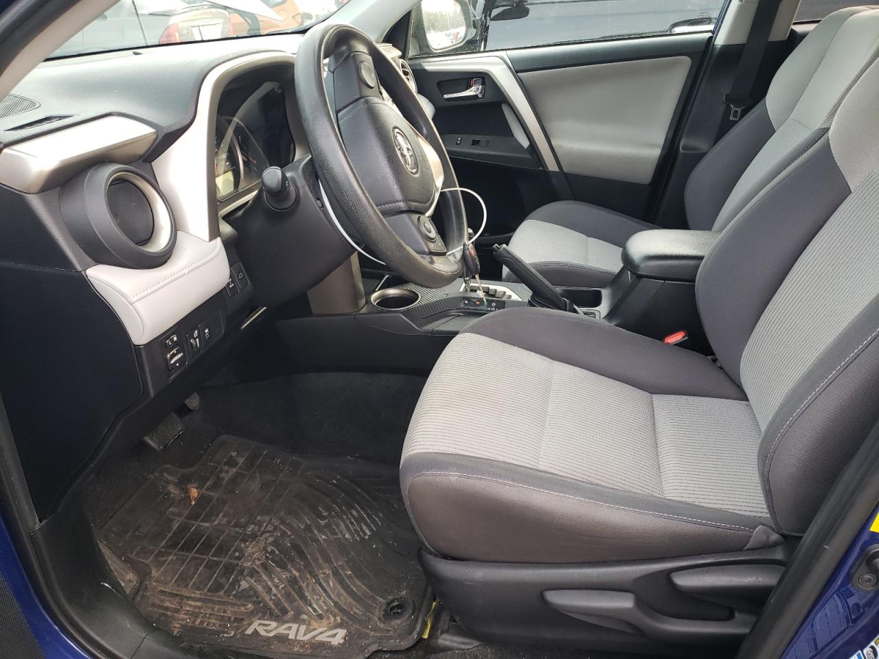 2T3RFREV4FW387316 2015 Toyota Rav4 Xle