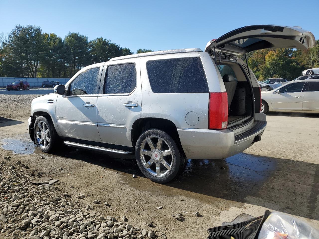 2010 Cadillac Escalade - Image 2