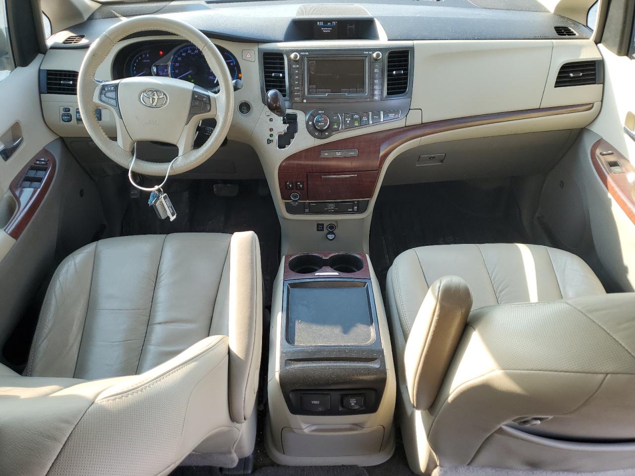 2011 Toyota Sienna - Image 8