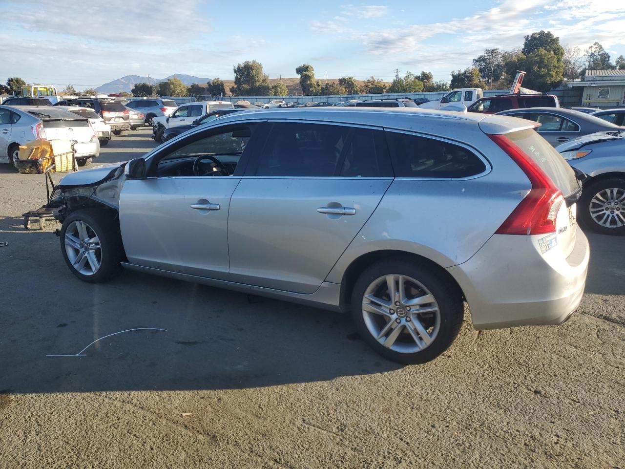 2015 Volvo V60 - Image 2