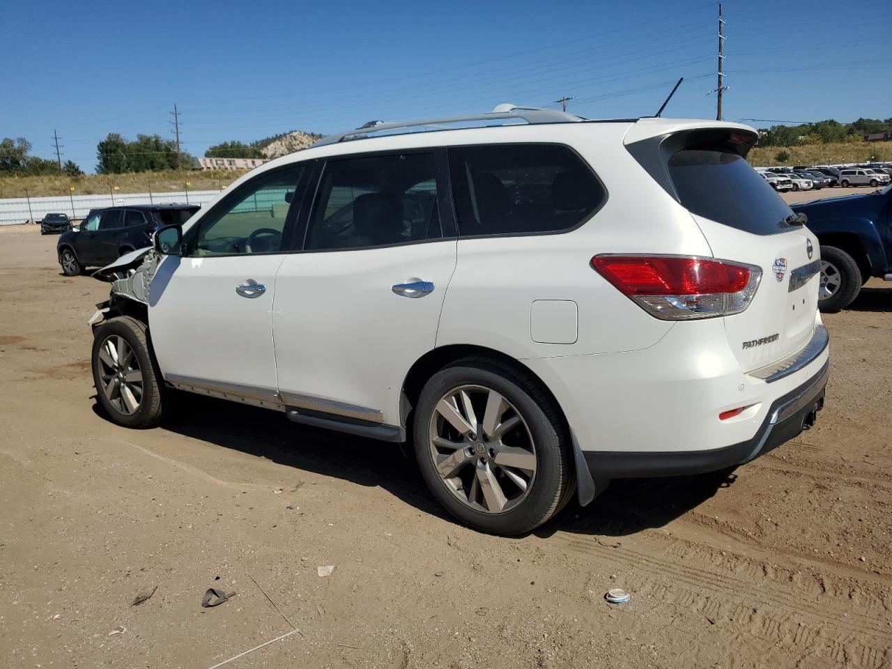 2014 Nissan Pathfinder - Image 2