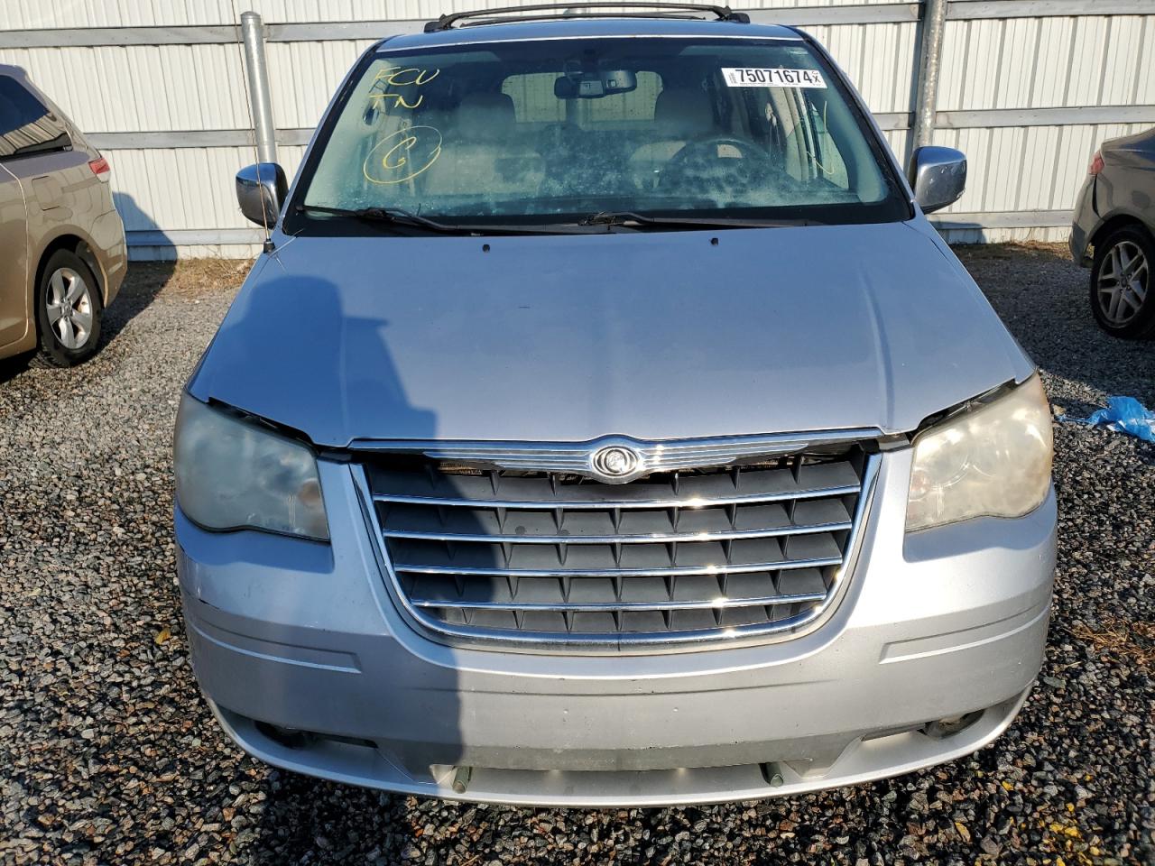2010 Chrysler Town & Country - Image 5