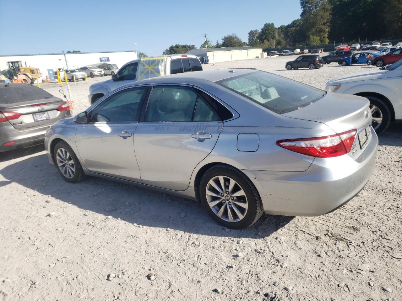 4T1BD1FK1GU181121 2016 TOYOTA CAMRY - Image 2