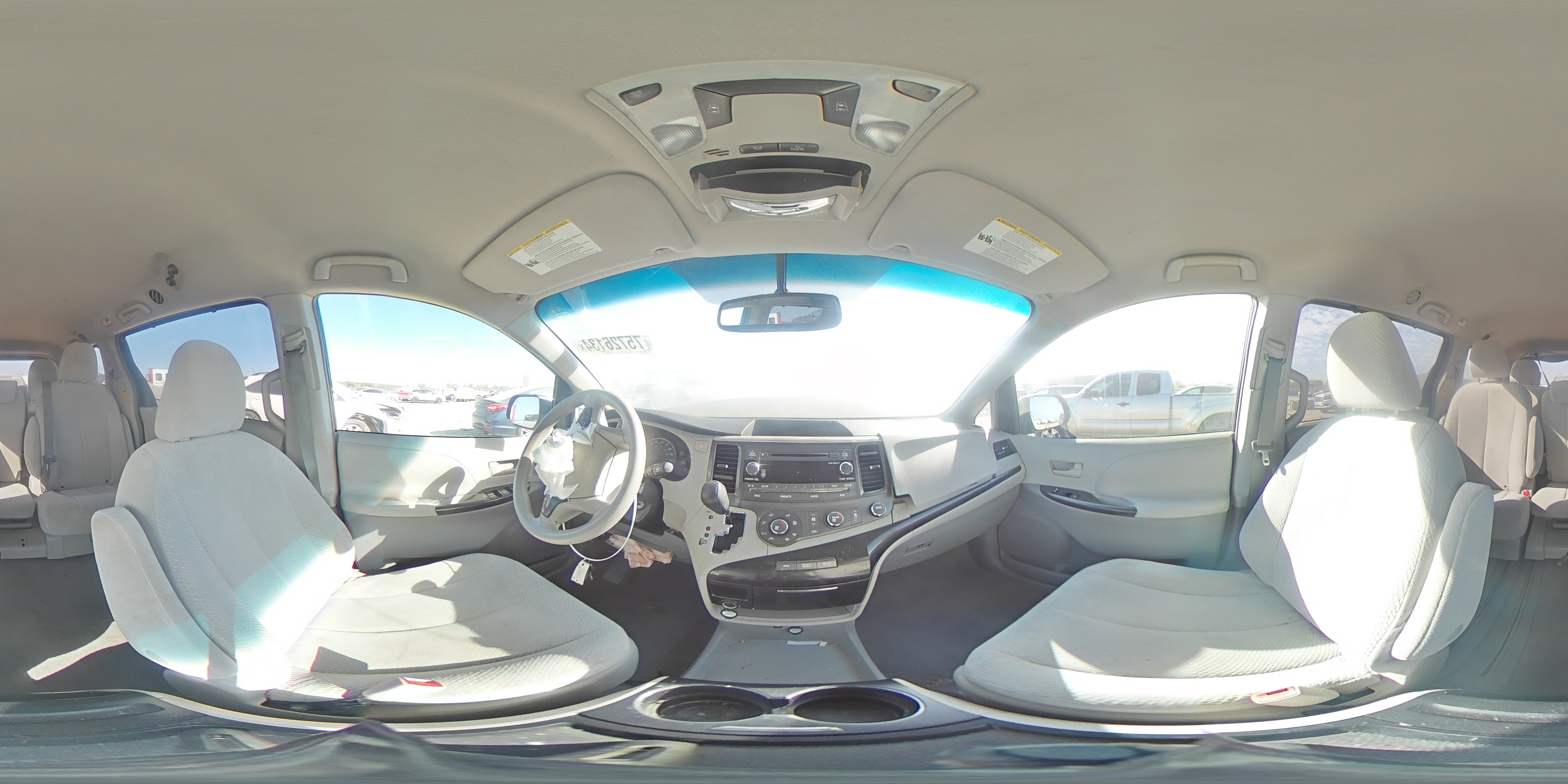 2011 Toyota Sienna - Image 13