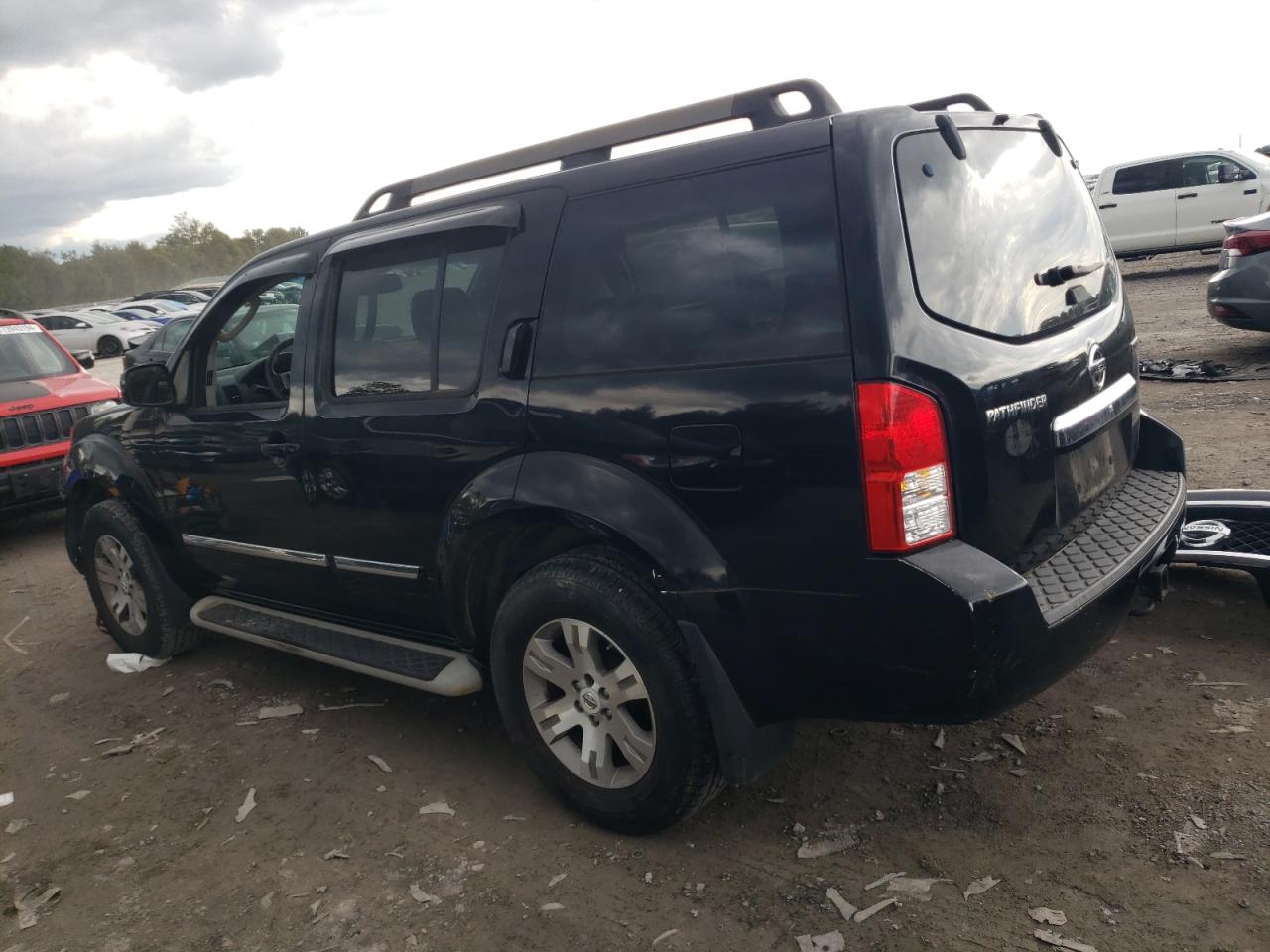 2011 Nissan Pathfinder - Image 2