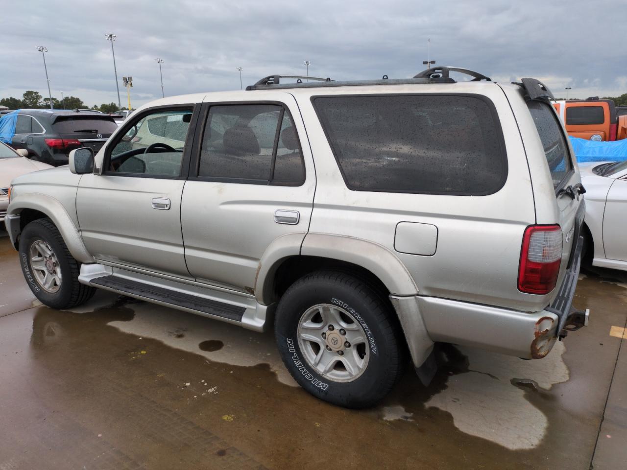 2000 Toyota 4Runner - Image 2